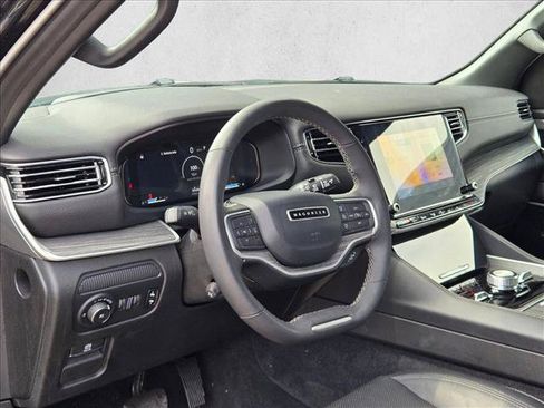 Used 2024 Jeep Wagoneer Series III AWD/4WD image 9