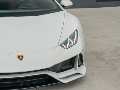 Used 2020 Lamborghini Huracan EVO image 24