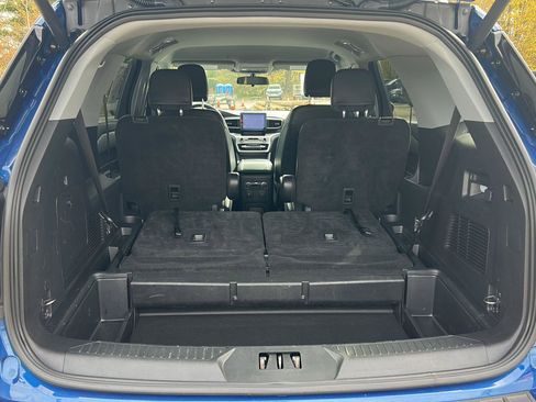 Used 2022 Ford Explorer XLT w/ Equipment Group 202A image 16