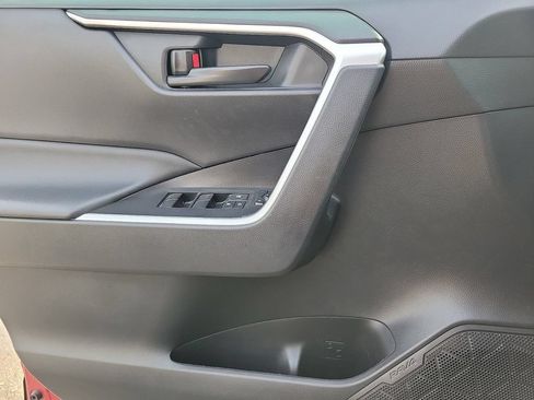 Used 2022 Toyota RAV4 LE FWD image 15