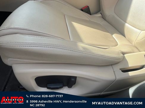 Used 2017 Jaguar XF image 6