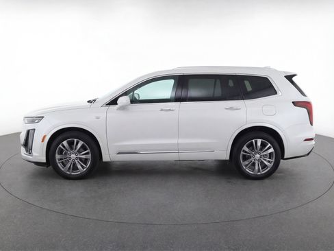 Used 2023 Cadillac XT6 Premium Luxury image 2