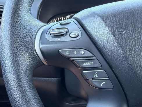 Used 2018 Nissan Pathfinder S FWD image 29