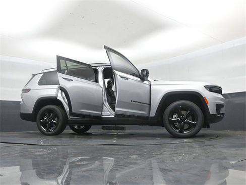 New 2025 Jeep Grand Cherokee L Altitude image 52