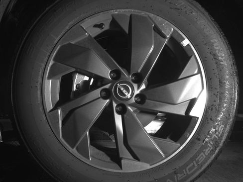 Used 2025 Nissan Rogue SV FWD image 9