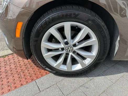 Used 2014 Volkswagen Beetle TDI FWD image 9