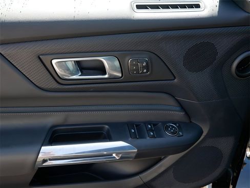 Used 2025 Ford Mustang GT Premium image 17