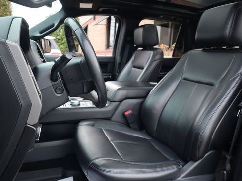 Used 2021 Ford Expedition XLT image 30