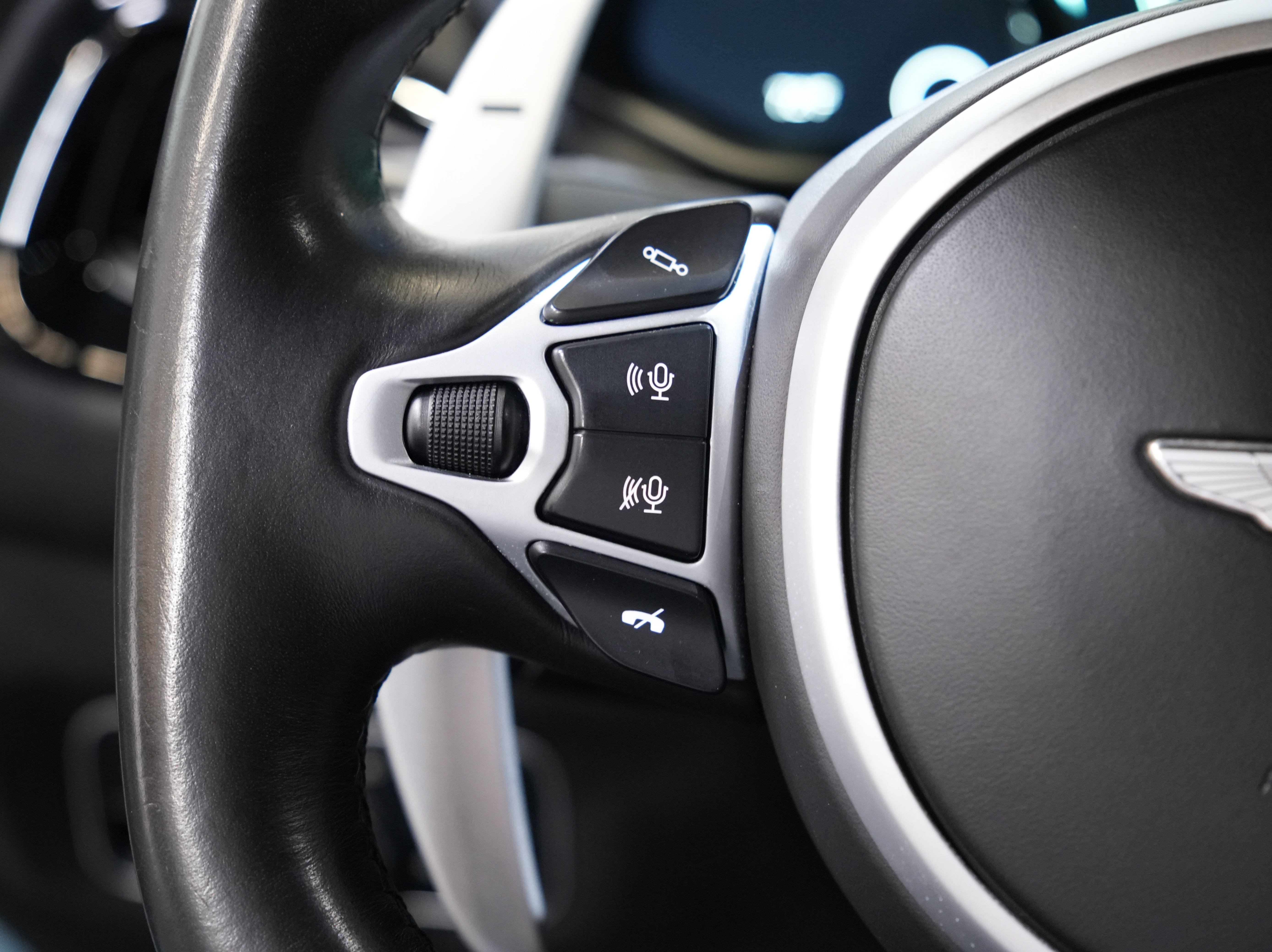 Used 2020 Aston Martin V8 Vantage Coupe RWD image 33