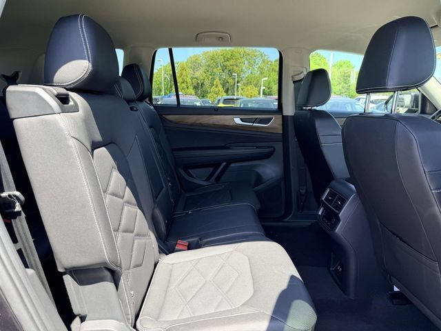 Used 2026 Volkswagen Atlas SE AWD/4WD image 11