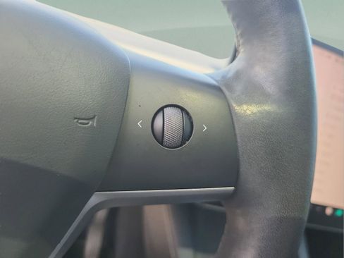 Used 2023 Tesla Model Y Long Range AWD/4WD image 10