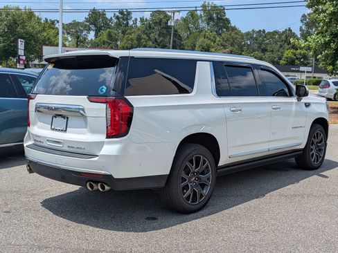 Used 2023 GMC Yukon XL Denali w/ Denali Reserve Package AWD/4WD image 5
