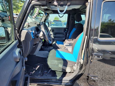 Used 2010 Jeep Wrangler Unlimited Sport AWD/4WD image 16