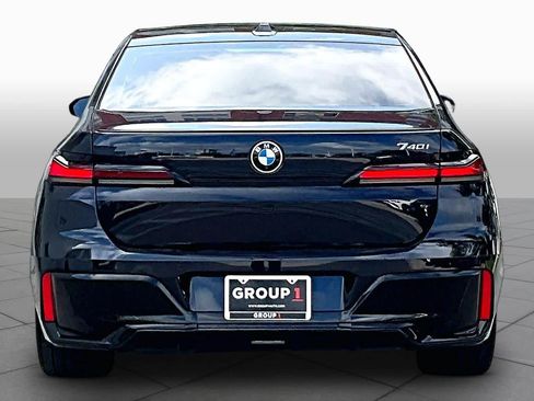Used 2023 BMW 740i w/ Parking Assistance Package RWD image 4