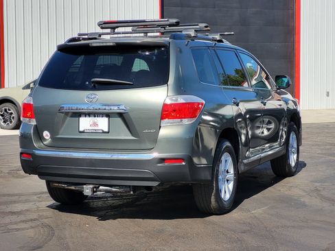Used 2013 Toyota Highlander Plus AWD/4WD image 8