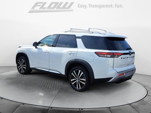 Used 2025 Nissan Pathfinder Platinum w/ Black Appearance Package FWD image 6