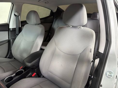 Used 2015 Hyundai Elantra SE FWD image 13