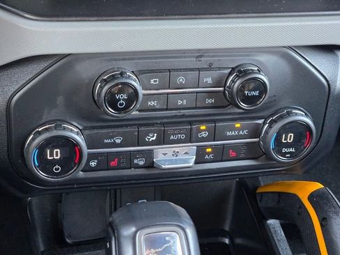 Used 2023 Ford Bronco Badlands image 16