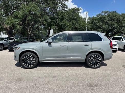 New 2026 Volvo XC90 T8 Plus image 3