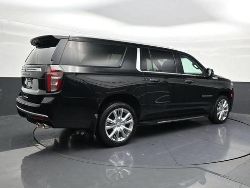 Used 2024 Chevrolet Suburban High Country AWD/4WD image 5