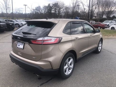 Used 2020 Ford Edge SE image 5