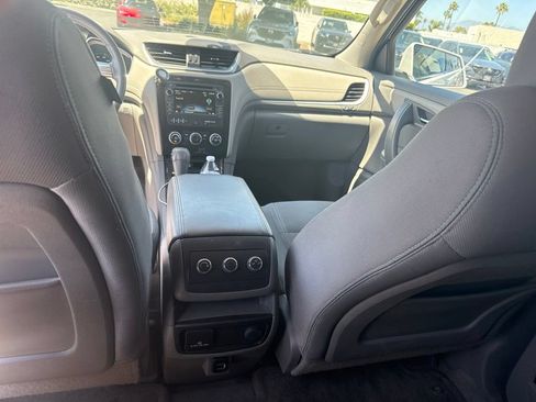 Used 2017 Chevrolet Traverse LT FWD image 19