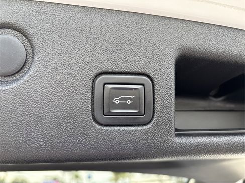 Used 2022 Chevrolet Equinox RS image 35