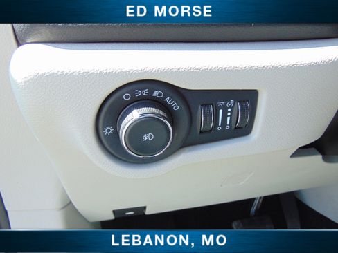 Used 2024 Chrysler Pacifica Touring-L image 19