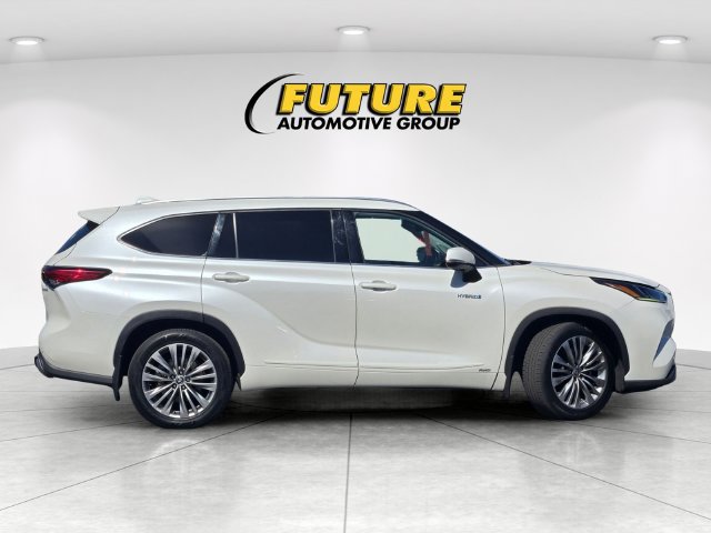 Used 2021 Toyota Highlander Platinum AWD/4WD image 3
