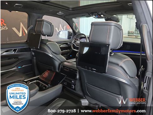Used 2023 Jeep Grand Wagoneer Series III w/ Rear Seat Video Group 1 AWD/4WD image 16