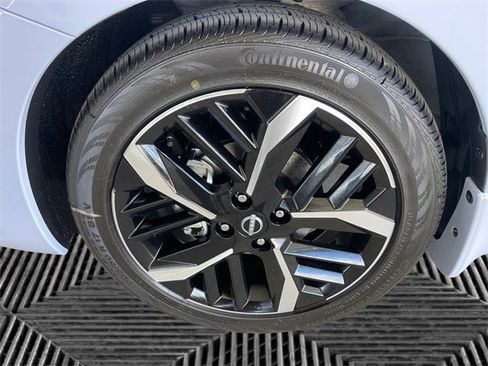 New 2025 Nissan Versa SR w/ Trunk Package image 14