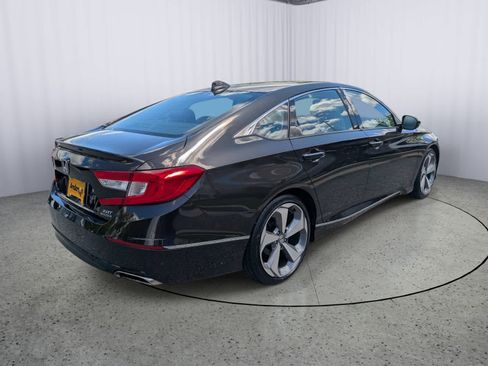 Certified 2018 Honda Accord Touring image 3