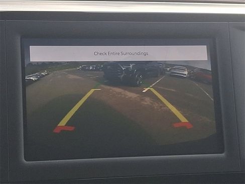 Used 2022 Chrysler Voyager LX image 18