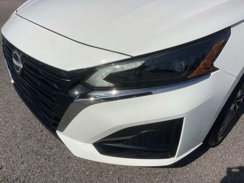 Used 2025 Nissan Altima 2.5 SV FWD image 9