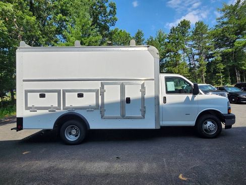 Used 2022 Chevrolet Express 3500 w/ Power Convenience Package RWD image 6