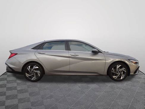 Used 2024 Hyundai Elantra Limited FWD image 4