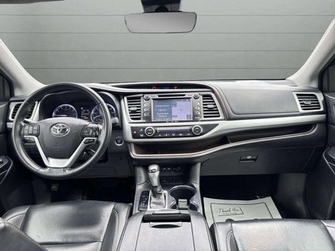 Used 2019 Toyota Highlander XLE image 24