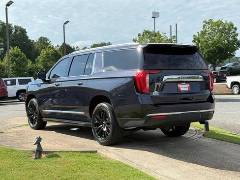Used 2023 GMC Yukon XL SLT AWD/4WD image 5