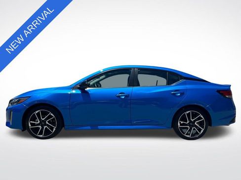 Used 2025 Nissan Sentra SR w/ SR Premium Package FWD image 6