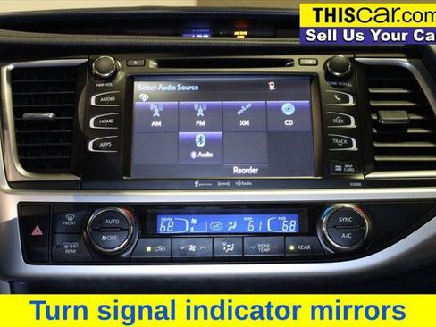 Used 2019 Toyota Highlander XLE image 24