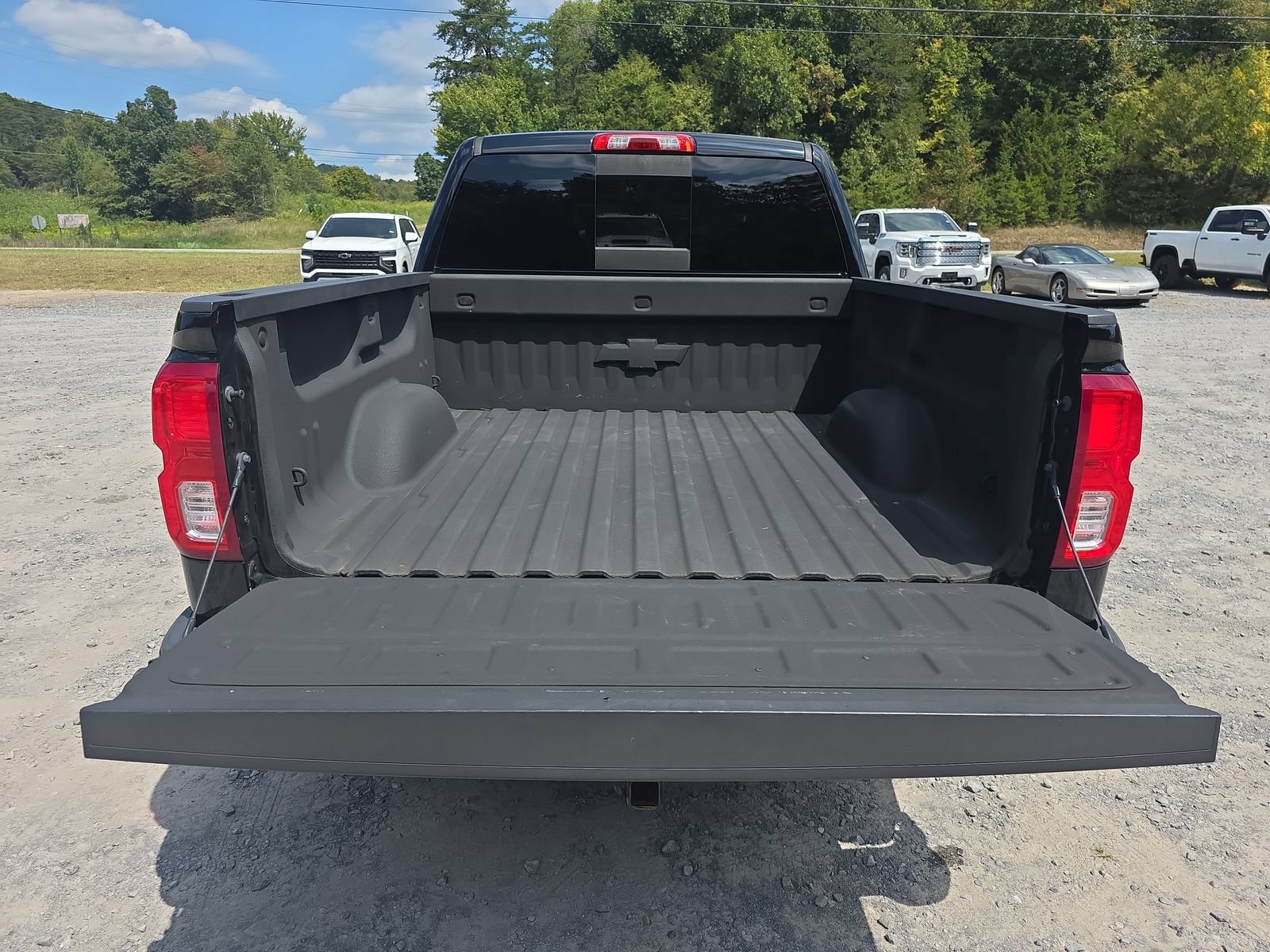 Used 2018 Chevrolet Silverado 1500 LTZ Z71 w/ LTZ Plus Package AWD/4WD image 25