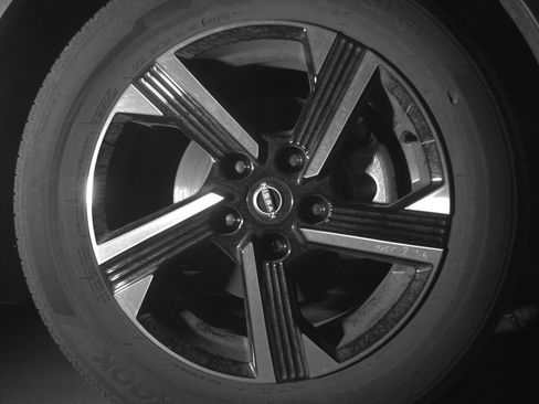 Used 2025 Nissan Sentra SV image 13