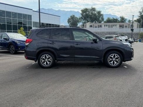 Used 2019 Subaru Forester Premium AWD/4WD image 2