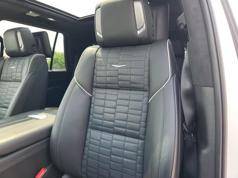 Used 2021 Cadillac Escalade Sport Platinum w/ LPO, ONYX Package AWD/4WD image 14