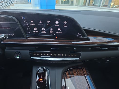 Used 2024 Cadillac Escalade Premium Luxury w/ Performance Package image 25