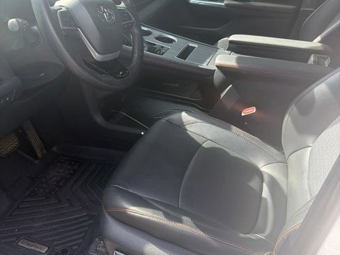 Used 2021 Toyota Sienna XSE w/ XSE Plus Package FWD image 8
