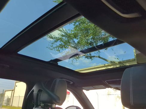 Used 2019 Land Rover Range Rover Velar S image 21