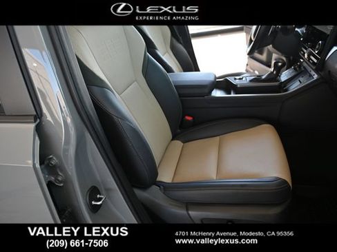 Used 2025 Lexus GX 550 AWD/4WD image 18