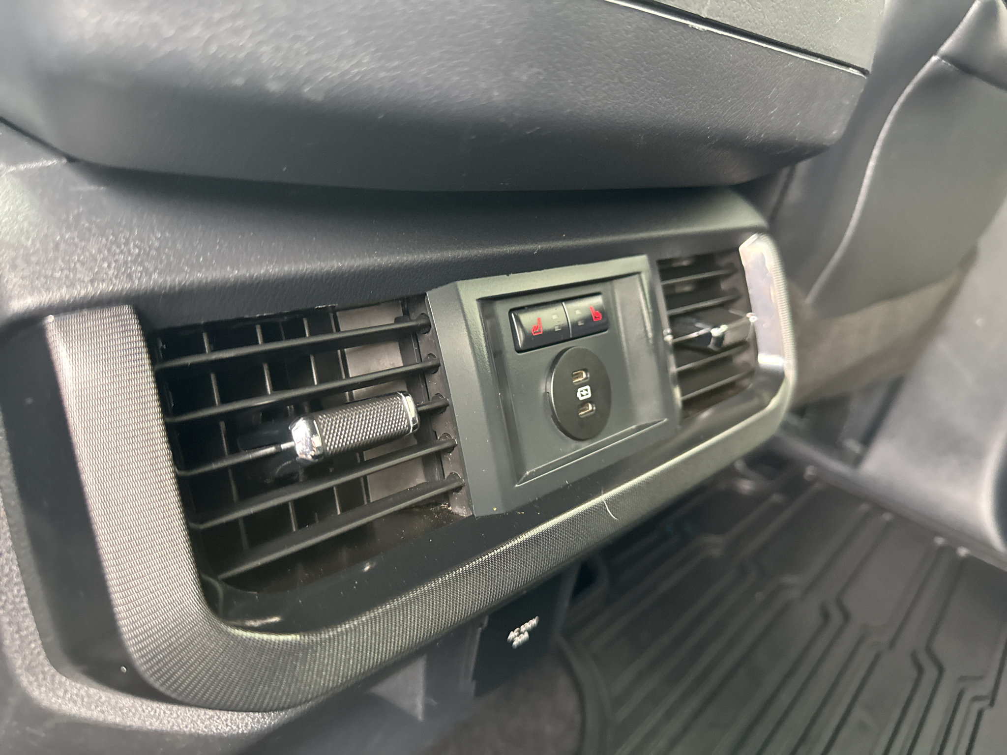 Used 2025 Ford F150 Platinum AWD/4WD image 9