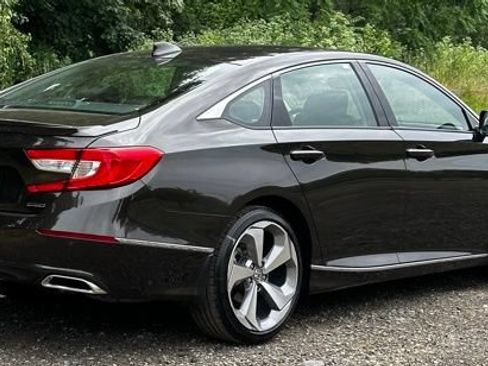 Used 2018 Honda Accord Touring image 9
